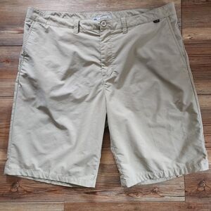 Travis Mathew Golf Shorts Mens 40 Beige Tan 10"